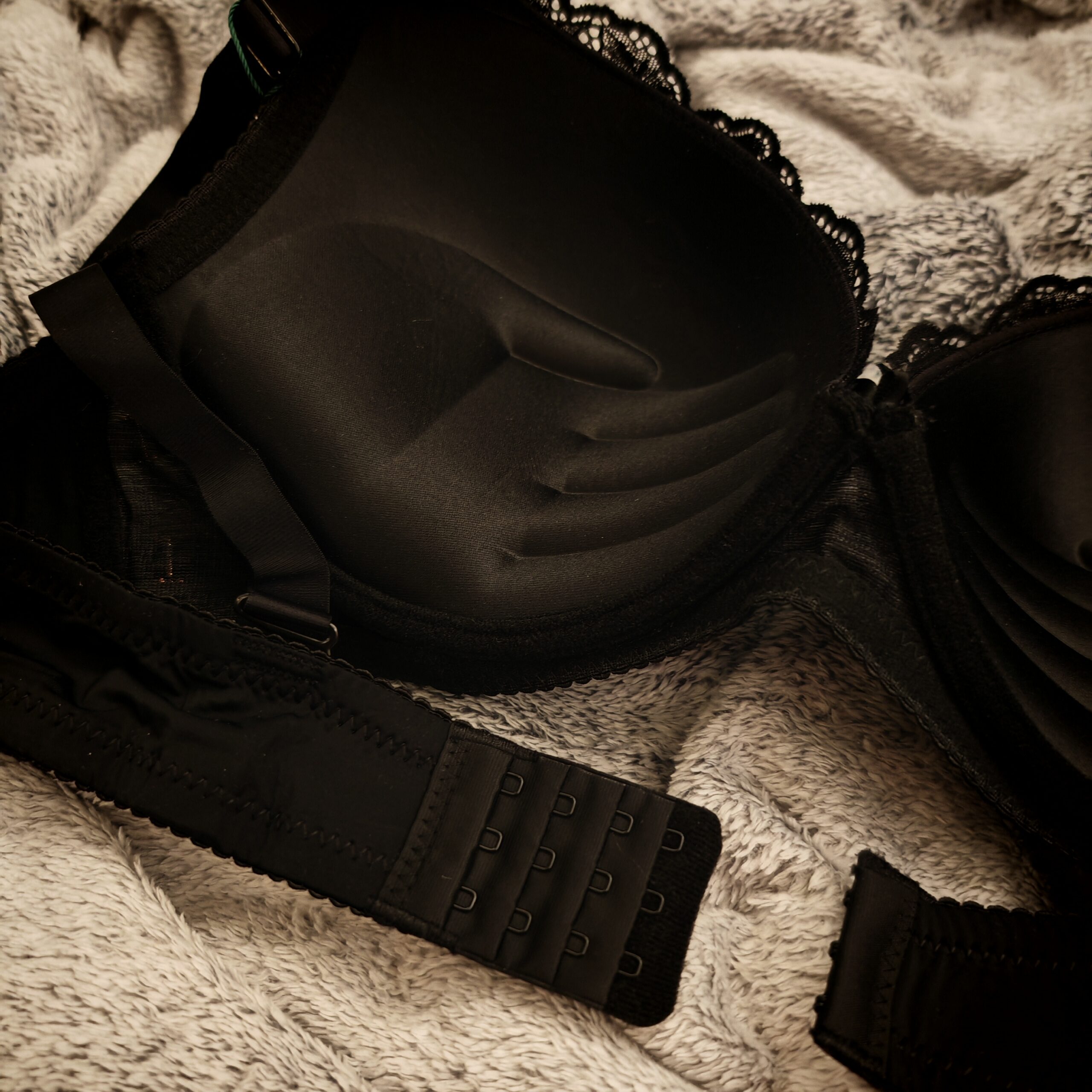 Biustonosz Push-Up Zbierający Efekt Ręki Koronka Czarno- Różowy - obrazek 5