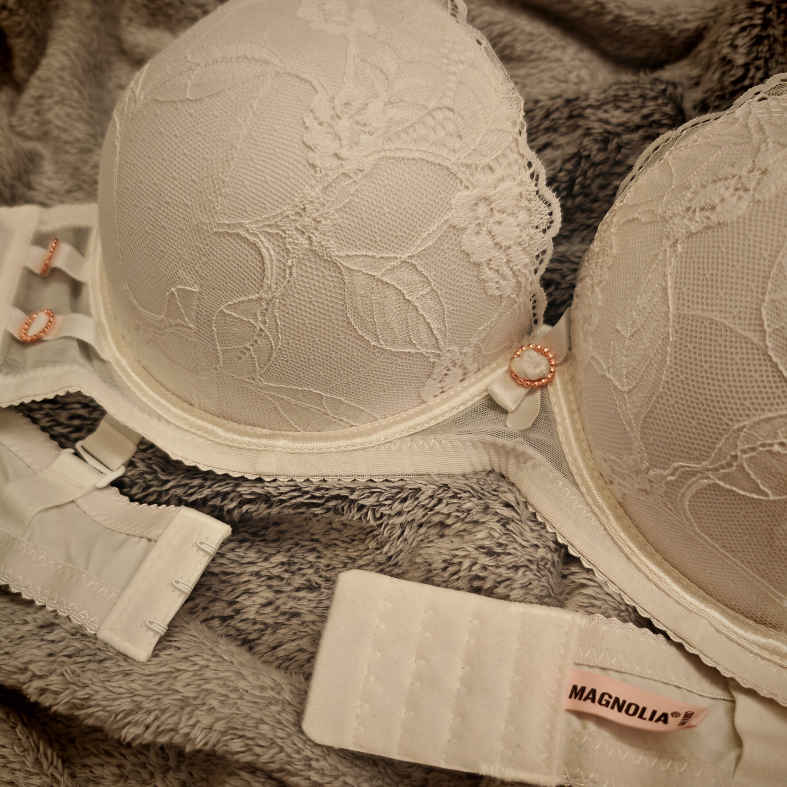 Biustonosz Push-Up Zbierający Efekt Ręki Koronka Śmietankowy - obrazek 3