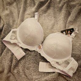 Biustonosz MEGA Push-Up Modelujący Efekt Ręki Biały